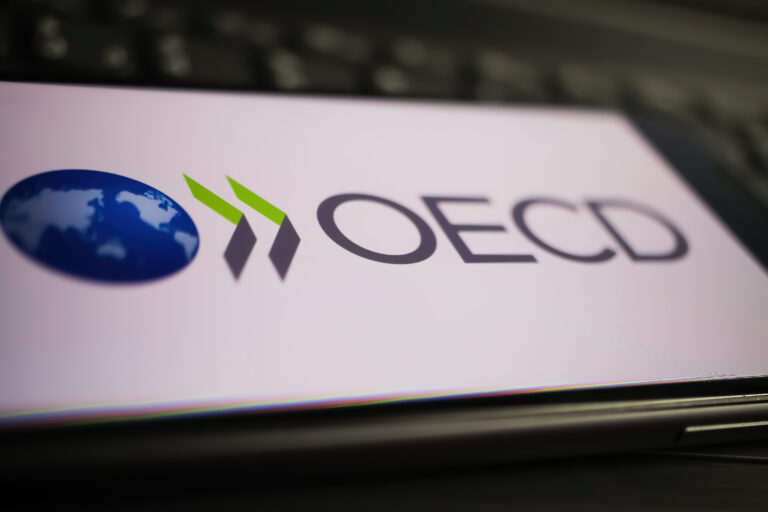 OECD ehdottaa englannin käytön lisäämistä työpaikkojen kielenä Suomessa